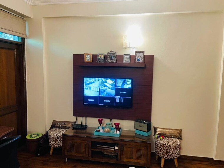 Living Room, shivalik colony 3 Bedroom 1800 Sq.Ft. Apartment In Shivalik Colony Delhi 10643553