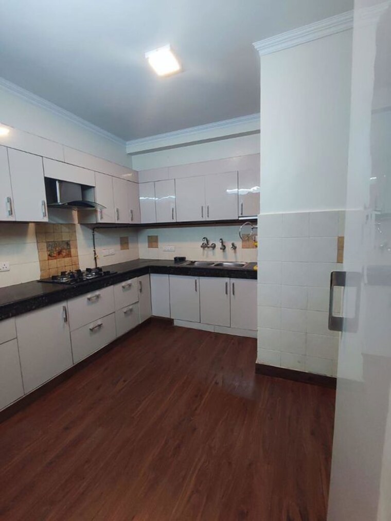 Kitchen, shivalik colony 3 Bedroom 1800 Sq.Ft. Apartment In Shivalik Colony Delhi 10643553