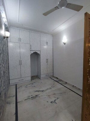 Room in 3 BHK Apartment at Shivalik Colony – for Sale
