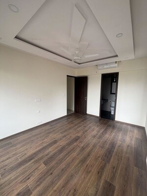 Room in 3 BHK Apartment at Kalpataru Magnus, Bandra East – for Sale
