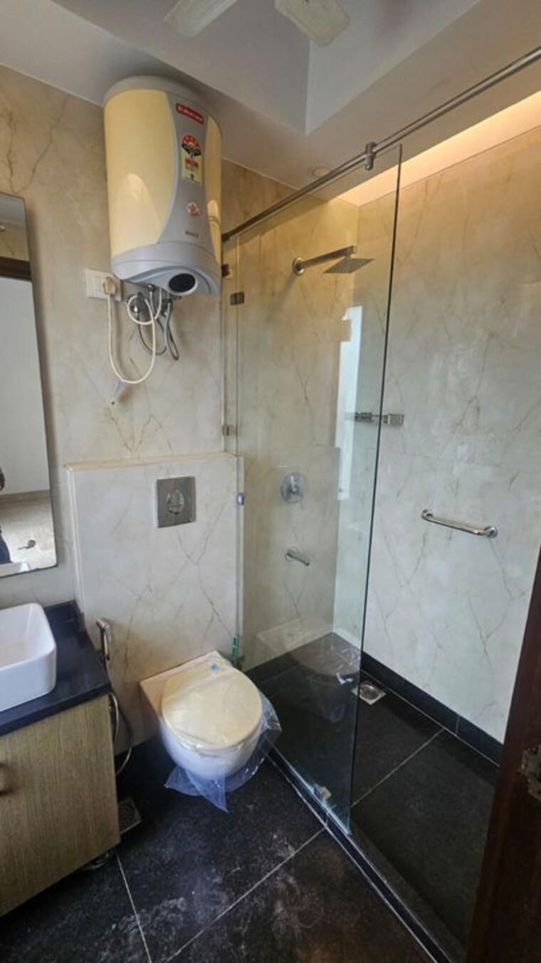 Bathroom, new rajinder nagar 3 Bedroom 1800 Sq.Ft. Builder Floor In New Rajinder Nagar Delhi 10643609