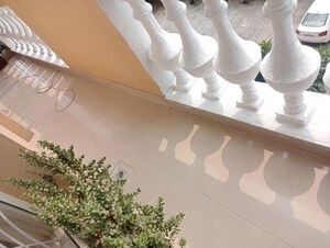 Furnished Amenities in 3.5 BHK Apartment at Parsvnath Green Ville, Sector 48 – for Rent