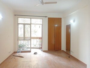 Room in 3.5 BHK Apartment at Parsvnath Green Ville, Sector 48 – for Rent