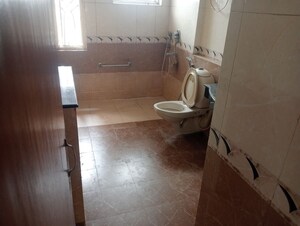 Bathroom in 3.5 BHK Apartment at Parsvnath Green Ville, Sector 48 – for Rent