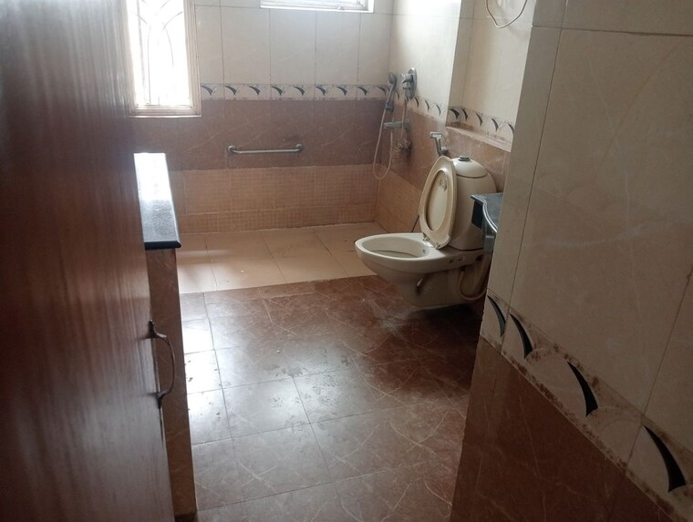 Bathroom, parsvnath-green-ville 3.5 Bedroom 2153 Sq.Ft. Apartment In Sector 48 Gurgaon 10643621