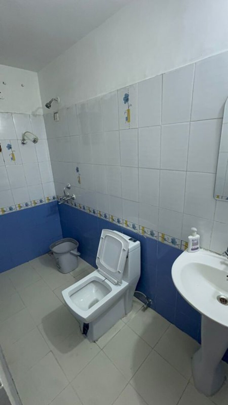 Bathroom, sbp-gateway-of-dreams 3 Bedroom 1870 Sq.Ft. Builder Floor In Dhakoli Zirakpur 10643631