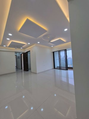 Room in 3 BHK Apartment at Kalpataru Magnus, Bandra East – for Sale