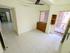 2 BHK Apartment For Rent in Upper Bazar