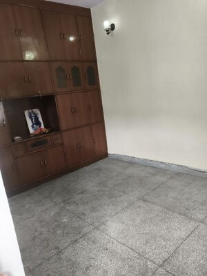 Furnished Amenities in 1 BHK Apartment at Arawali Apartments, Sector 52 – for Rent