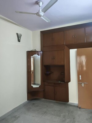 Furnished Amenities in 1 BHK Apartment at Arawali Apartments, Sector 52 – for Rent