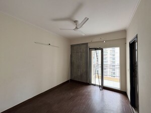 Room in 2 BHK Apartment at JM Florence, Tech Zone 4 Greater Noida – for Rent