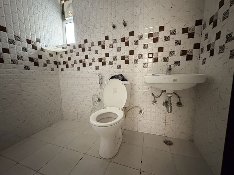 Bathroom, jm-florence 2 Bedroom 950 Sq.Ft. Apartment In Tech Zone 4 Greater Noida Greater Noida 10643678