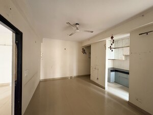 Room in 2 BHK Apartment at JM Florence, Tech Zone 4 Greater Noida – for Rent