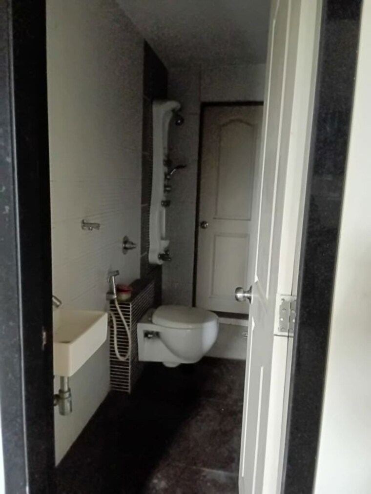 Bathroom, vashi sector 26 3 Bedroom 1211 Sq.Ft. Apartment In Vashi Sector 26 Navi Mumbai 10643685