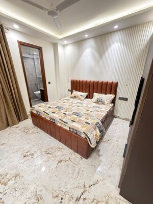 Bedroom in 1 BHK Builder Floor at Dlf Phase ii – for Rent