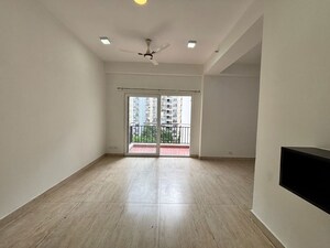 Room in 2 BHK Apartment at Panchsheel Greens, Sector 16 Greater Noida – for Sale