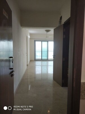 Room in 4 BHK Apartment at DB Woods, Goregaon East – for Rent