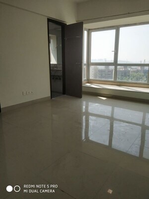 Room in 4 BHK Apartment at DB Woods, Goregaon East – for Rent