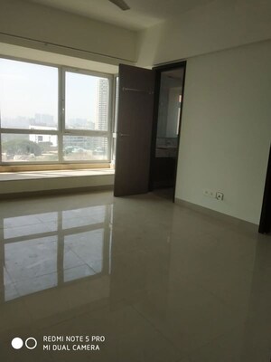 Room in 4 BHK Apartment at DB Woods, Goregaon East – for Rent