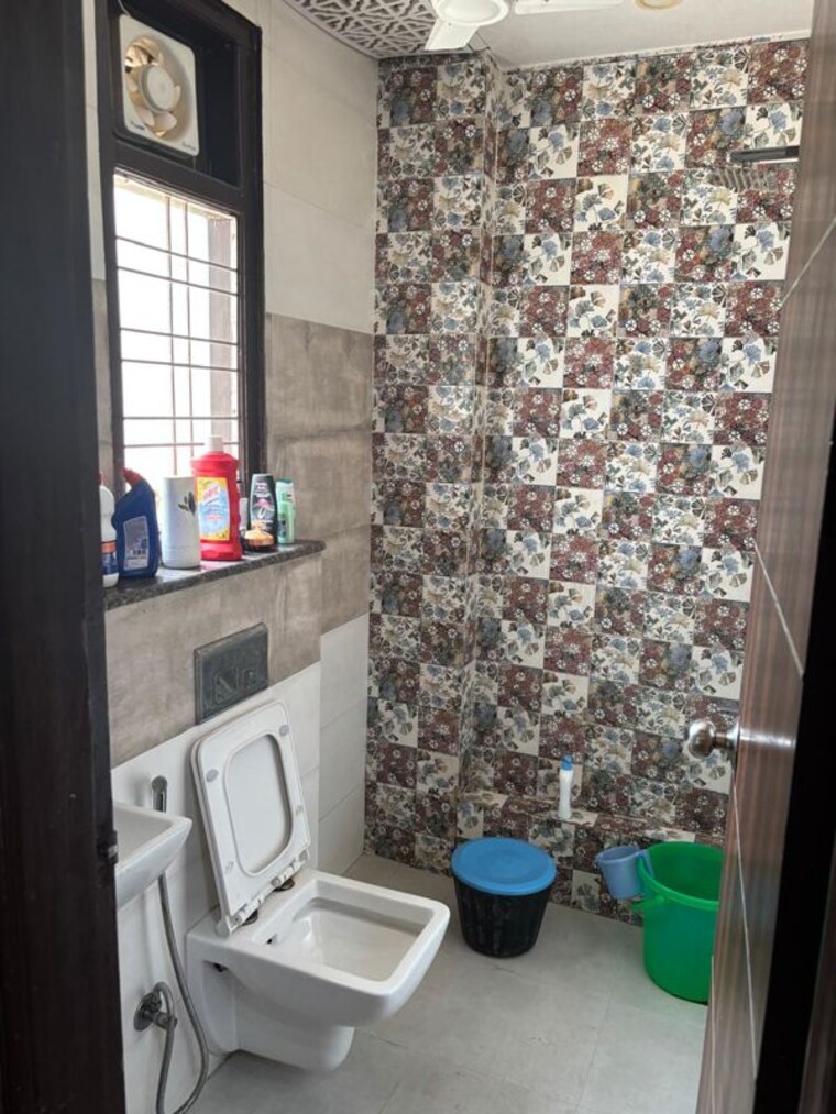 Bathroom, sector 57 3 Bedroom 2580 Sq.Ft. Builder Floor In Sector 57 Gurgaon 10643710