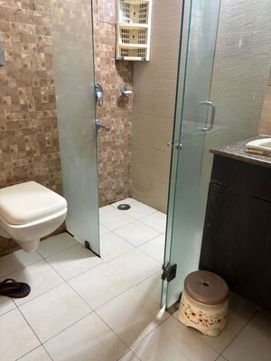 Bathroom in 4 BHK Builder Floor at DLF Royale Residences, Dlf Phase I – for Rent