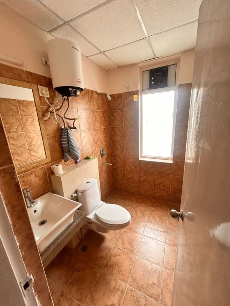 Bathroom, smart-world-orchard 3 Bedroom 1712 Sq.Ft. Builder Floor In Sector 61 Gurgaon 10643727
