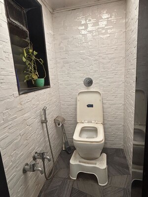 Bathroom in 1 BHK Apartment at Mahaveer Tower, Worli – for Rent
