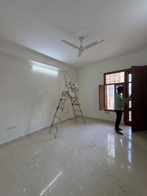 Room in 3 BHK Builder Floor at Sector 57 – for Rent