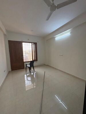 Room in 3 BHK Builder Floor at Sector 57 – for Rent