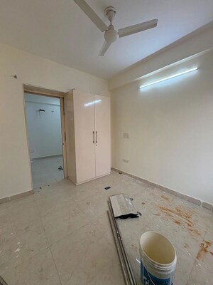 Room in 3 BHK Builder Floor at Sector 57 – for Rent