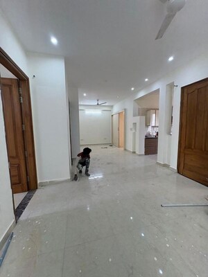 Room in 3 BHK Builder Floor at Sector 57 – for Rent