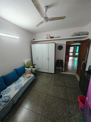 Bedroom in 2 BHK Builder Floor at DLF Royale Residences, Dlf Phase I – for Rent