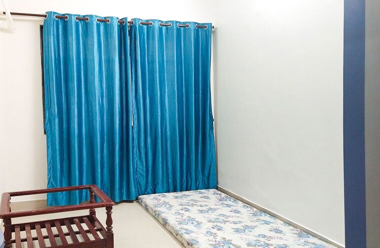 Bedroom, malad west Pg For Girls In Malad West 10643730