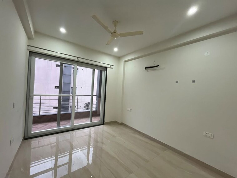 Room, sector 57 3 Bedroom 25000 Sq.Ft. Builder Floor In Sector 57 Gurgaon 10643748