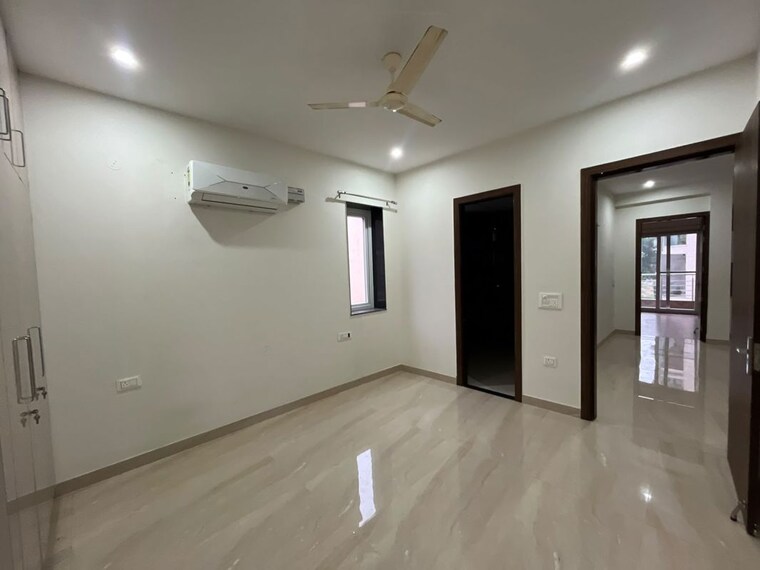 Room, sector 57 3 Bedroom 25000 Sq.Ft. Builder Floor In Sector 57 Gurgaon 10643748
