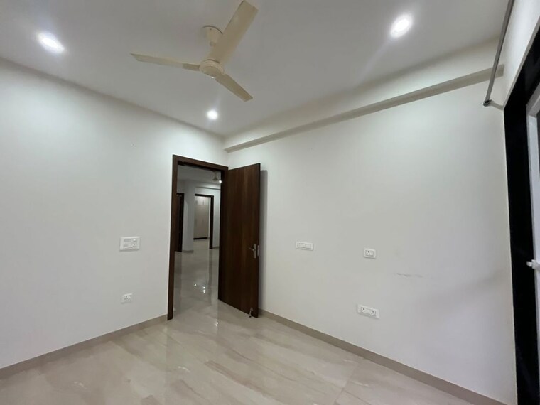Room, sector 57 3 Bedroom 25000 Sq.Ft. Builder Floor In Sector 57 Gurgaon 10643748