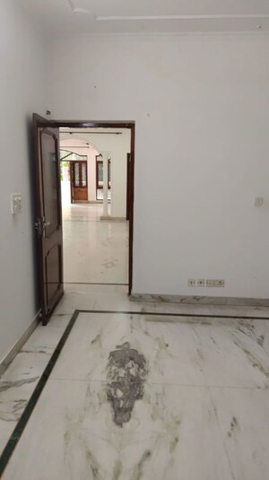 Room in 3 BHK Builder Floor at RWA Apartments Sector 39, Sector 39 – for Rent