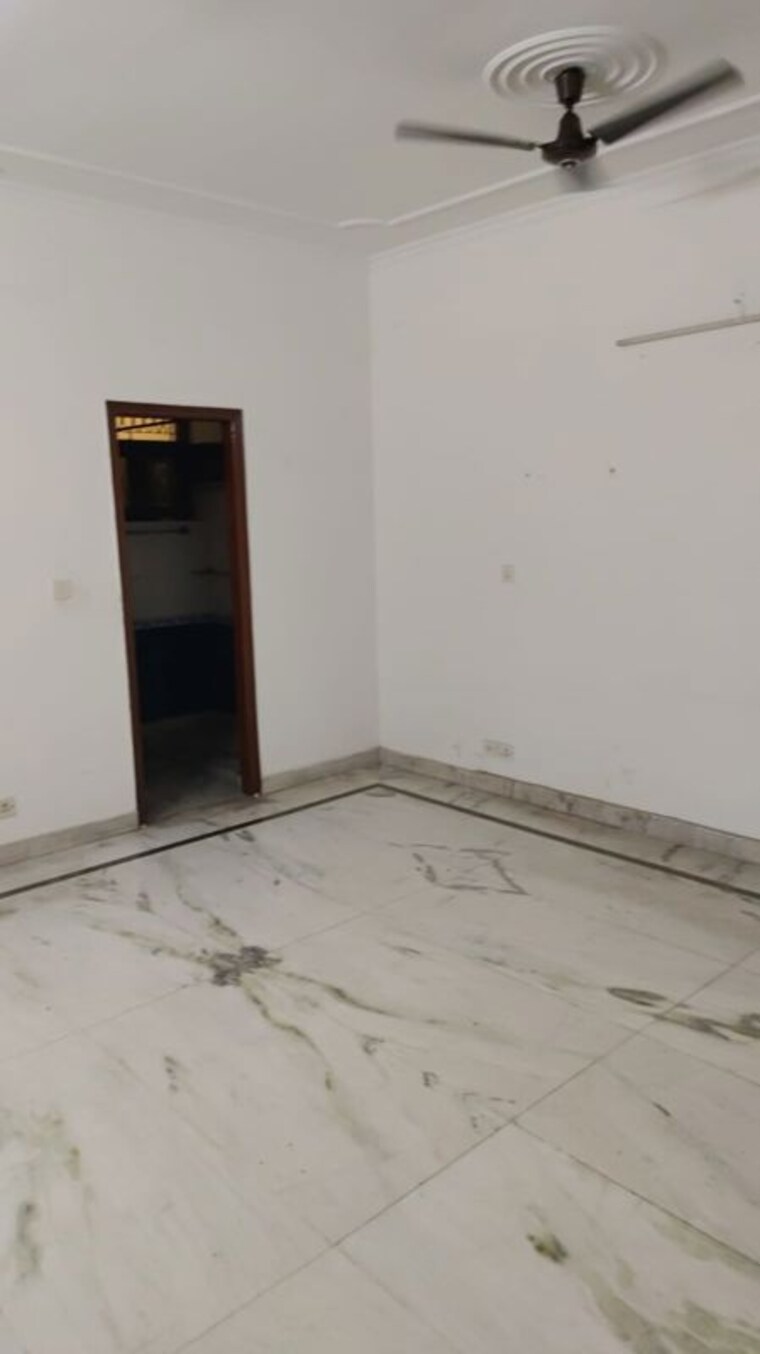 Room, rwa-apartments-sector-39 3 Bedroom 3000 Sq.Ft. Builder Floor In Sector 39 Noida 10643749
