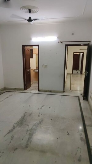 Room in 3 BHK Builder Floor at RWA Apartments Sector 39, Sector 39 – for Rent