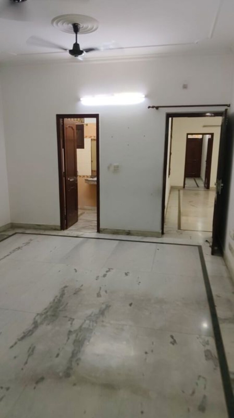 Room, rwa-apartments-sector-39 3 Bedroom 3000 Sq.Ft. Builder Floor In Sector 39 Noida 10643749