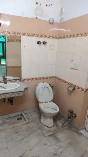 Bathroom in 3 BHK Builder Floor at RWA Apartments Sector 39, Sector 39 – for Rent