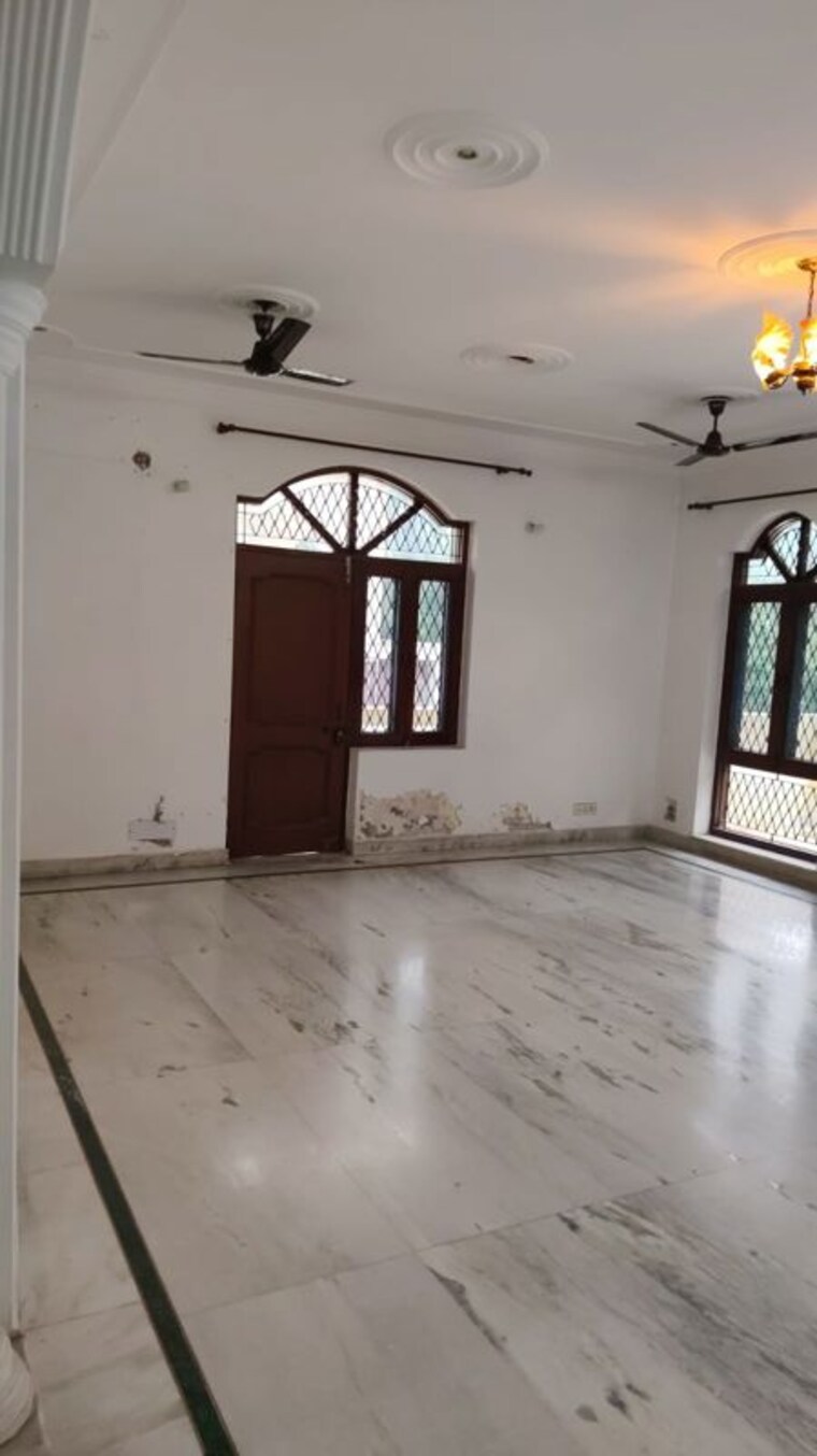 Room, rwa-apartments-sector-39 3 Bedroom 3000 Sq.Ft. Builder Floor In Sector 39 Noida 10643749