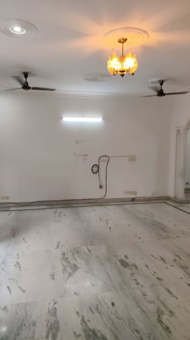 Room, rwa-apartments-sector-39 3 Bedroom 3000 Sq.Ft. Builder Floor In Sector 39 Noida 10643749