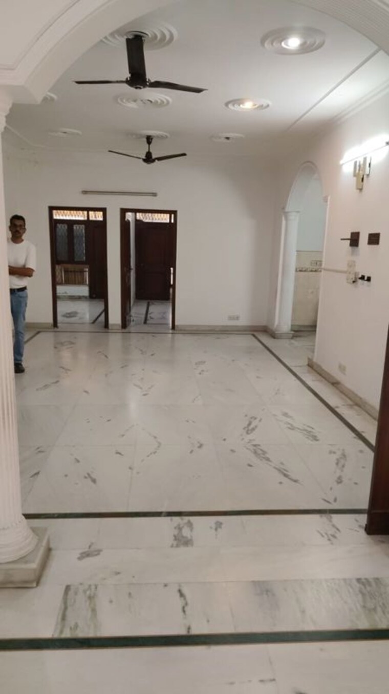 Room, rwa-apartments-sector-39 3 Bedroom 3000 Sq.Ft. Builder Floor In Sector 39 Noida 10643749