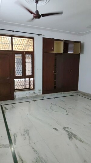 Room in 3 BHK Builder Floor at RWA Apartments Sector 39, Sector 39 – for Rent