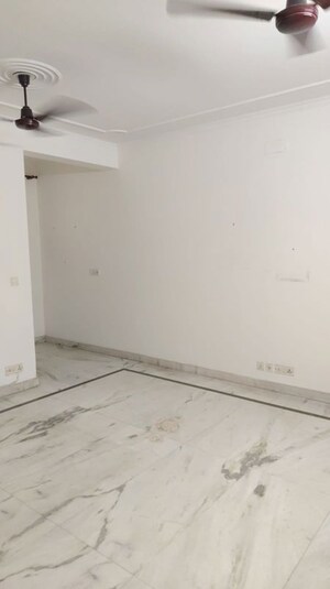 Room in 3 BHK Builder Floor at RWA Apartments Sector 39, Sector 39 – for Rent