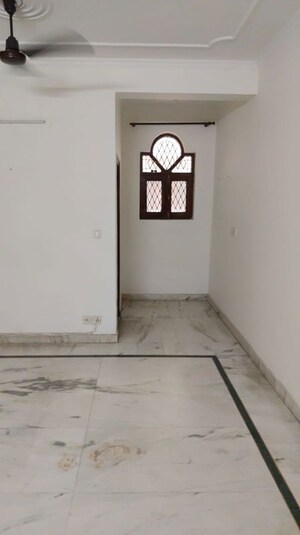 Room in 3 BHK Builder Floor at RWA Apartments Sector 39, Sector 39 – for Rent