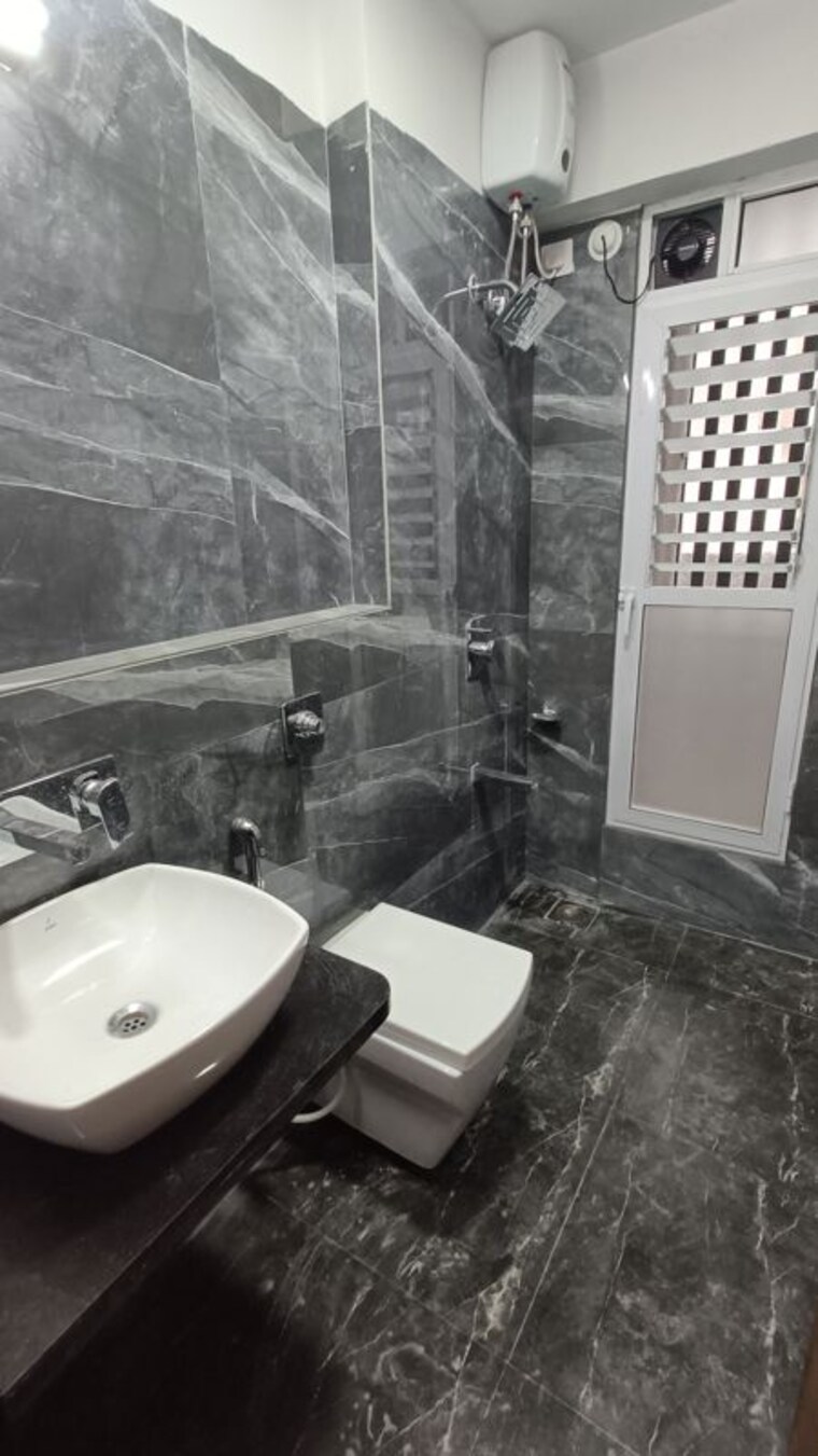 Bathroom, prarthana-la-alteza 2 Bedroom 789 Sq.Ft. Apartment In Andheri West Mumbai 10643771