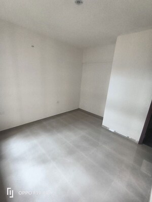 Room in 2 BHK Apartment at Piramal Vaikunth, Balkum Pada – for Rent