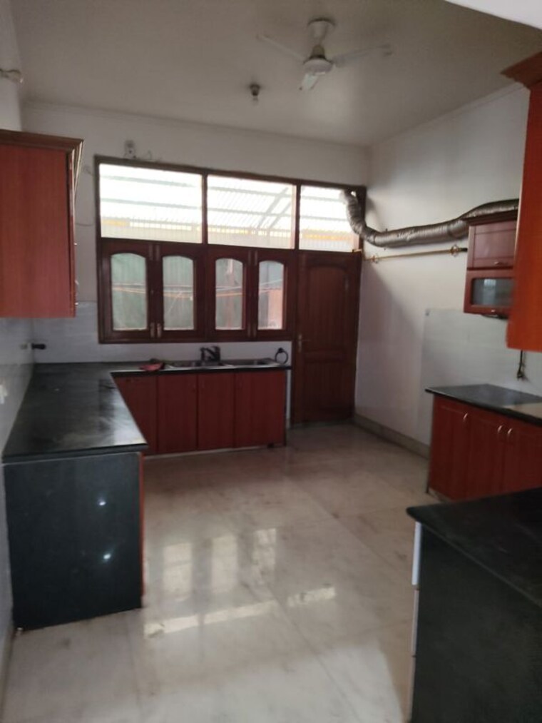 Kitchen, rwa-apartments-sector-39 3 Bedroom 4000 Sq.Ft. Builder Floor In Sector 39 Noida 10643775